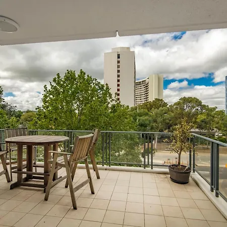 London Circuit City Hideaway Canberra Exterior photo