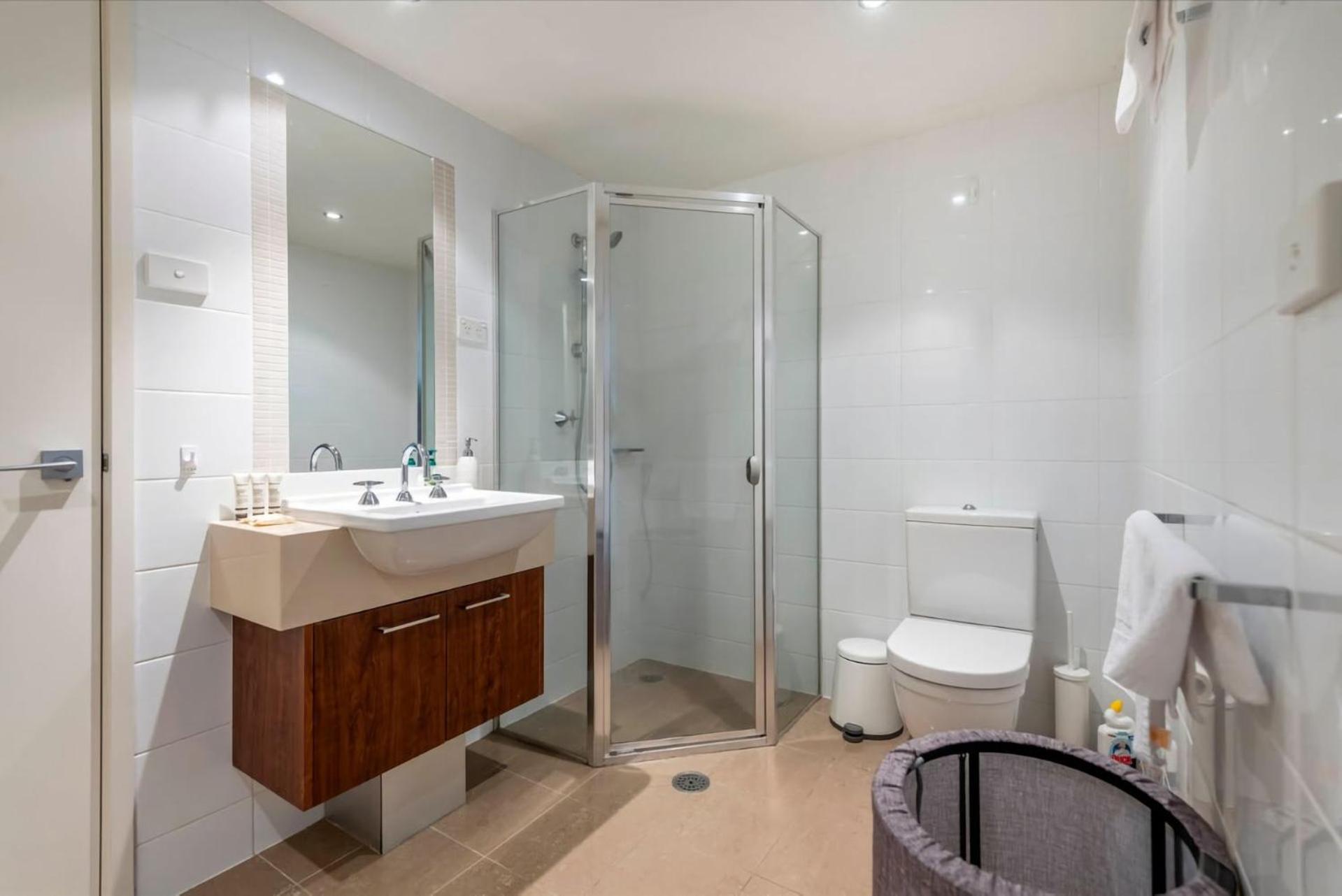 London Circuit Hideaway Apartment Canberra