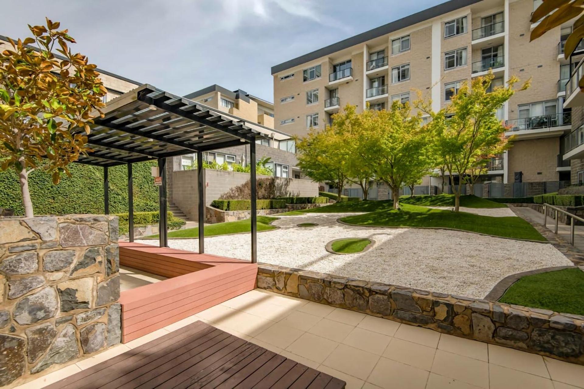London Circuit Hideaway Apartment Canberra